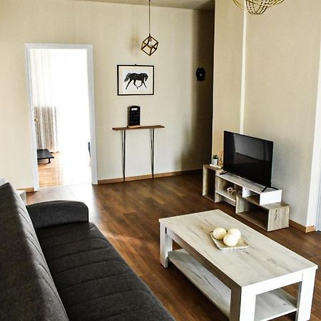 Nikis Apartment Larissa Esterno foto